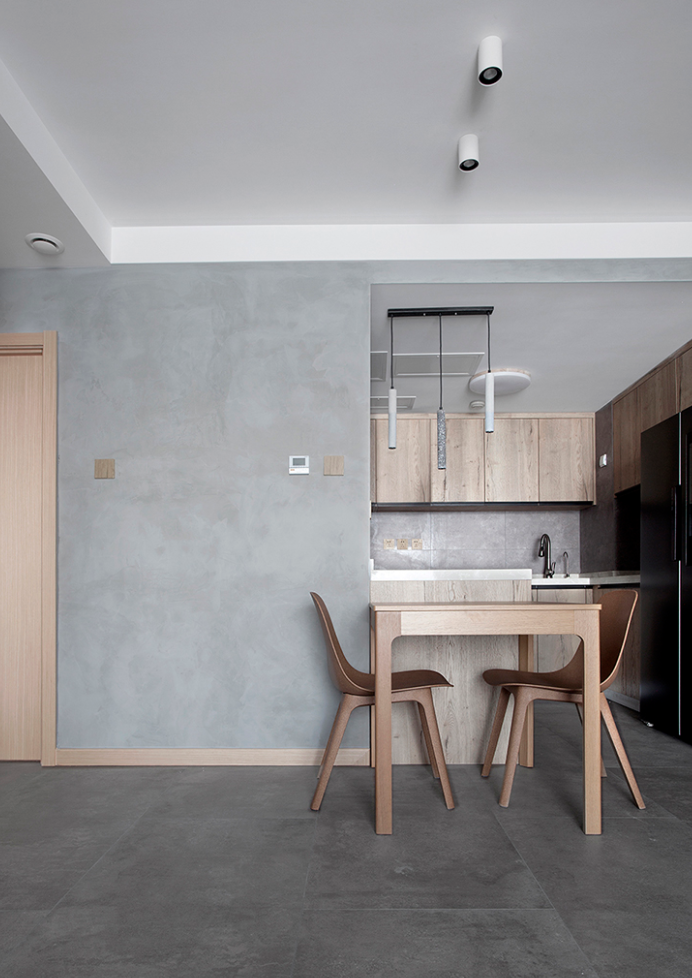 这是我见过最高级的工业风装修，卧室做抬高，既简单又大气