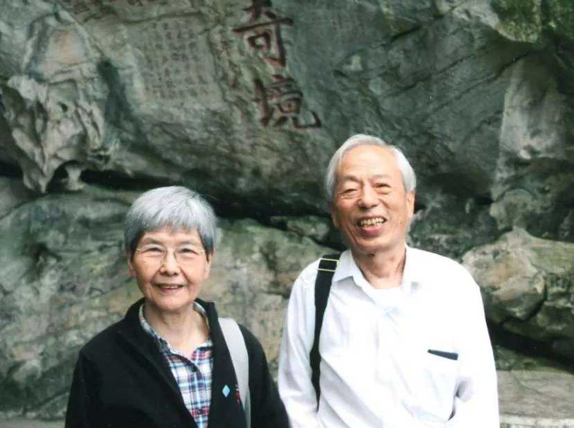 她是北大才女，却“抛下”丈夫，深居荒漠59年，82岁感动全中国