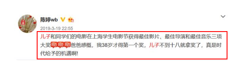 张艺谋20岁儿子近照太帅气！鼻梁超高五官立体，纤长十指过于抢镜