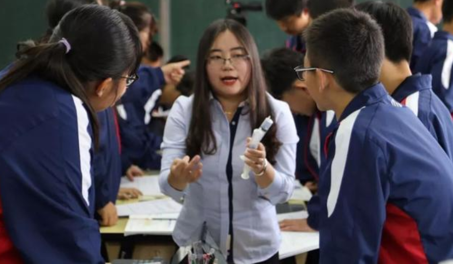 教师群体迎来“好消息”，工资终于要涨了，3类教师优势较大