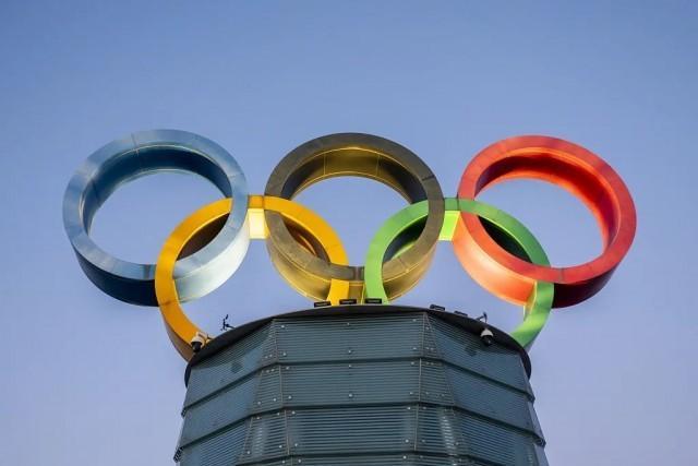 包容是博大胸怀！中考作文范文《求大同存小异，融共性扬个性》