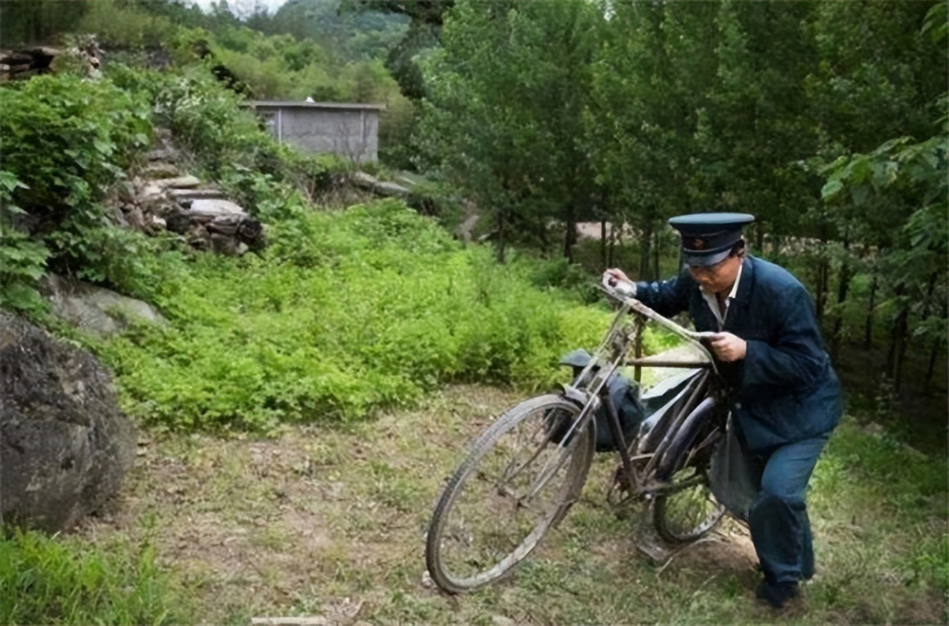 中国最强快递公司，却被网友质疑开不下去，中国邮政的隐秘硬实力