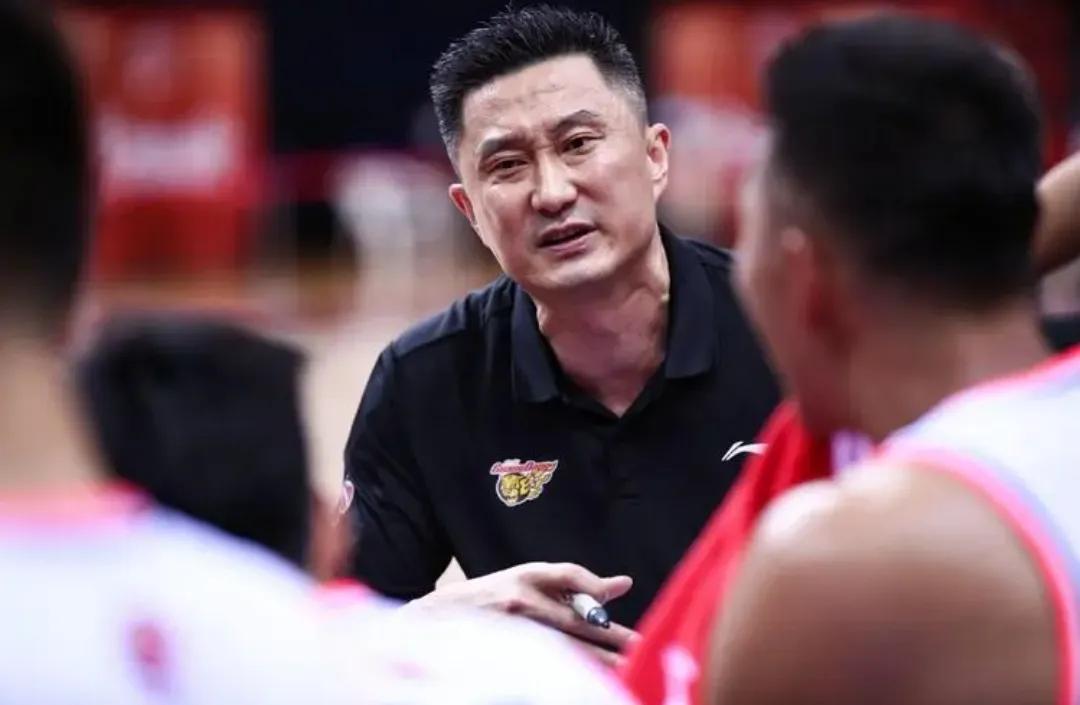 周鹏为什么没去nba（错怪杜锋了！周鹏离队并非因为薪资待遇，朱芳雨曝光这点才是真因）