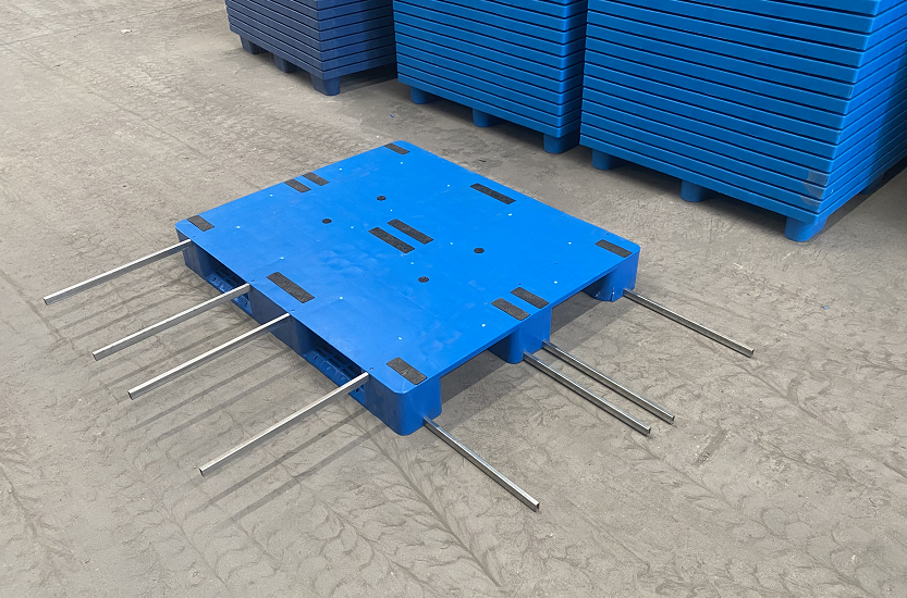 加钢管塑料托盘今日价格「塑料托盘带钢管」