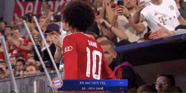 巴塞罗那vs拜仁慕尼黑（欧冠-卢卡斯萨内建功 莱万面对旧主失良机 拜仁2-0力克巴萨两战全胜）