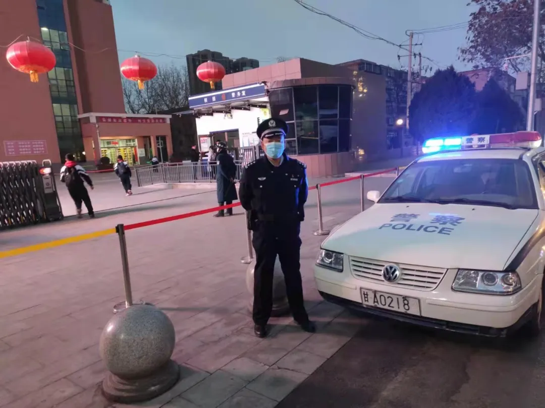 “大檐帽”守护“小黄帽”！西固公安分局全力护航复学复课