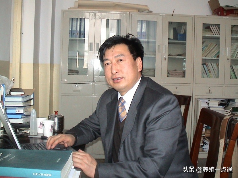 雷赵民，甘肃农业大学教授，草食动物养殖、秸秆饲用专家