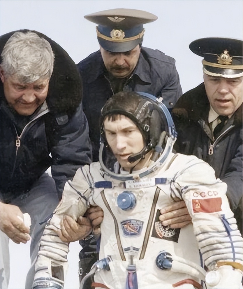 谢尔盖：最后的苏联人，被遗忘太空311天，回到地面时苏联已不在