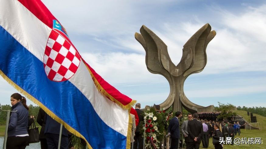 巴尔干土地上的无声呐喊 | Spomenik纪念碑考