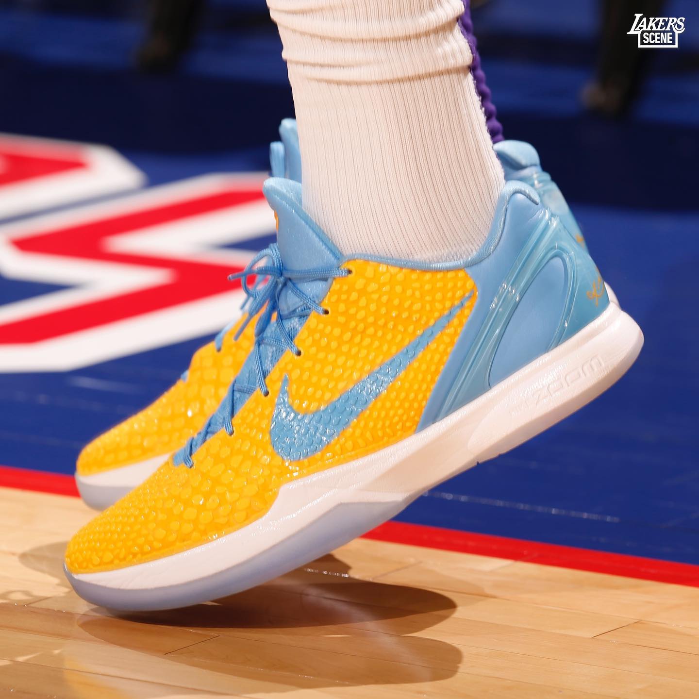 詹13篮球鞋多少钱(2月13日nba球鞋上脚,詹姆斯穿詹18缔造纪录,今天的