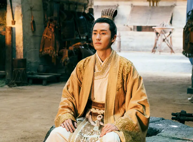 似乎他有一种与生俱来的书卷气,和之前那个妈宝男赵康简直判若两人