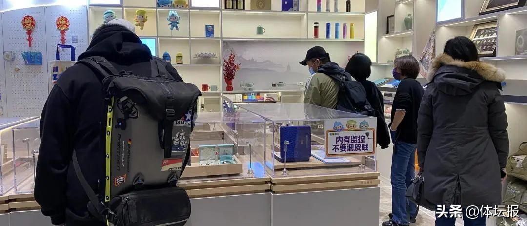 杭州亚运会纪念品商店(太难买了！杭州亚运会吉祥物“三宝”难求，线上线下齐断货)