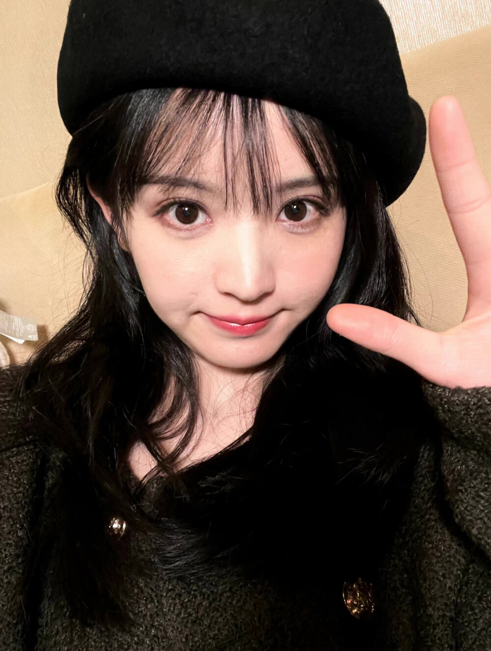 虽然大眼睛很好看,但是也是很考验表情管理的.