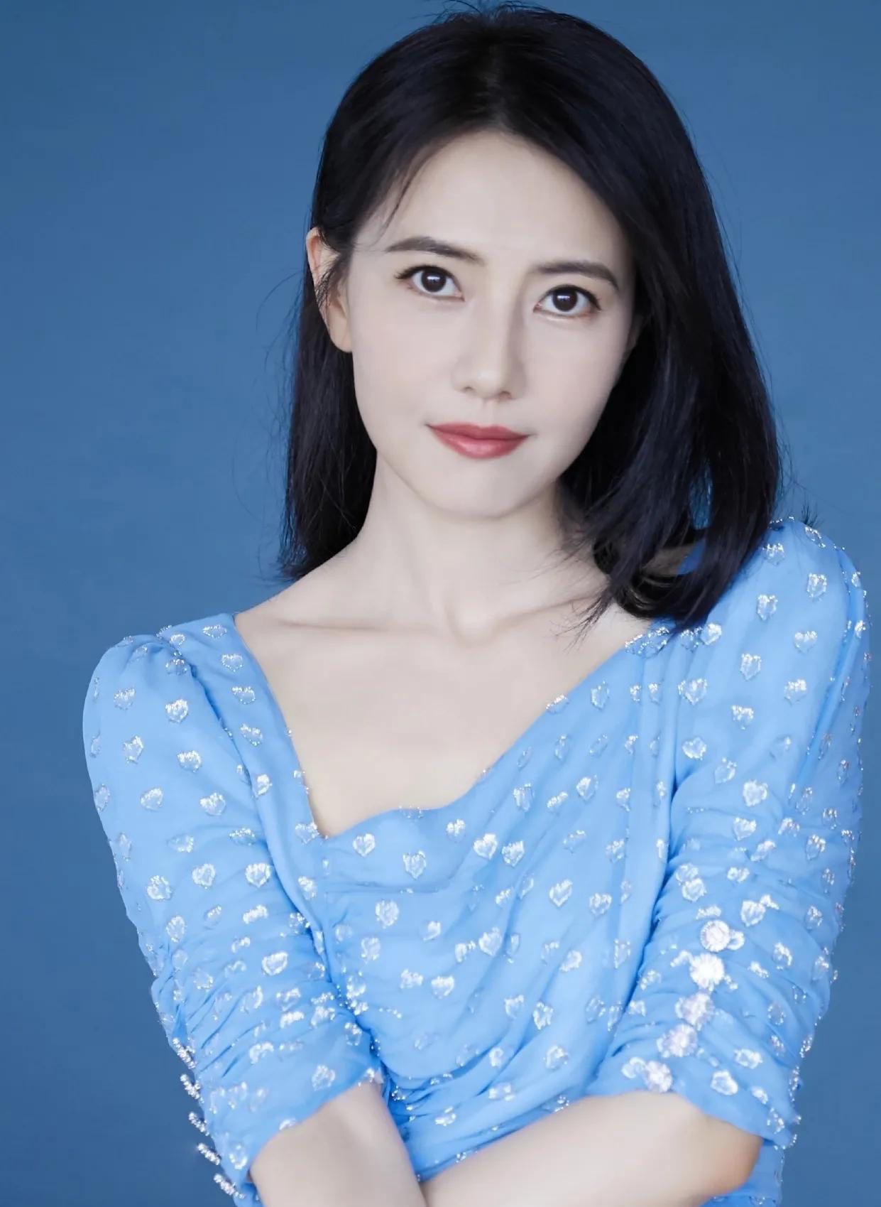 6位“清纯欲女”的劲爆情史：有人8段感情4次婚姻，有人当街热吻
