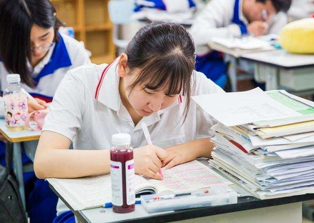 考上985、211大学有多不容易？班主任给出答案，底层父母很心酸