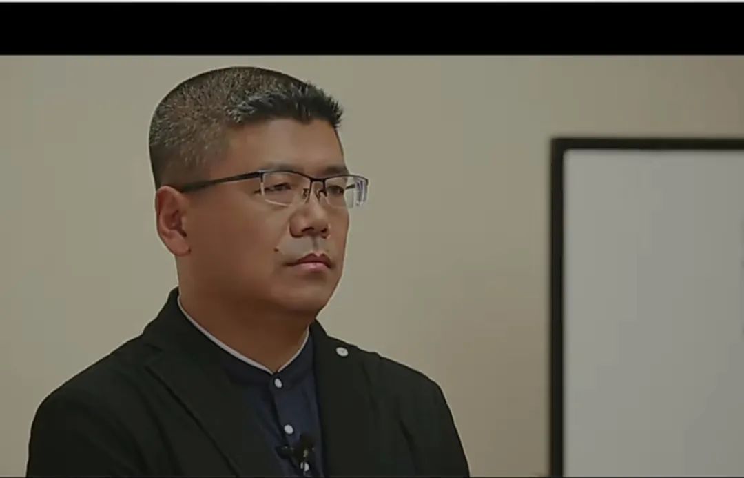 我们能给孩子最好的礼物是什么？著名心理学家贺岭峰给出了答案