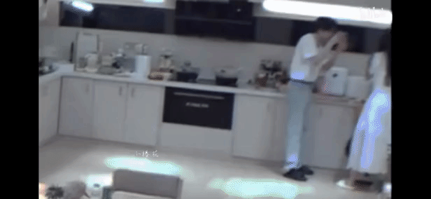 恋与偶像第二季在线观看(不是恋综也有cp磕？笨蛋美女和年下奶狗，尹浩宇孟子义甜疯了？)
