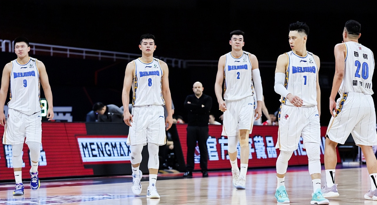 nba林书豪为什么容易下场(命悬一线！首钢坐拥五大优势，连续三年被绝杀，林书豪鼓舞全队)