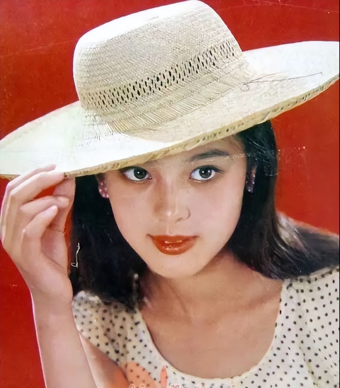 东方闻樱本色出演《红楼梦》，女孩都不和她玩，只和陈晓旭关系好