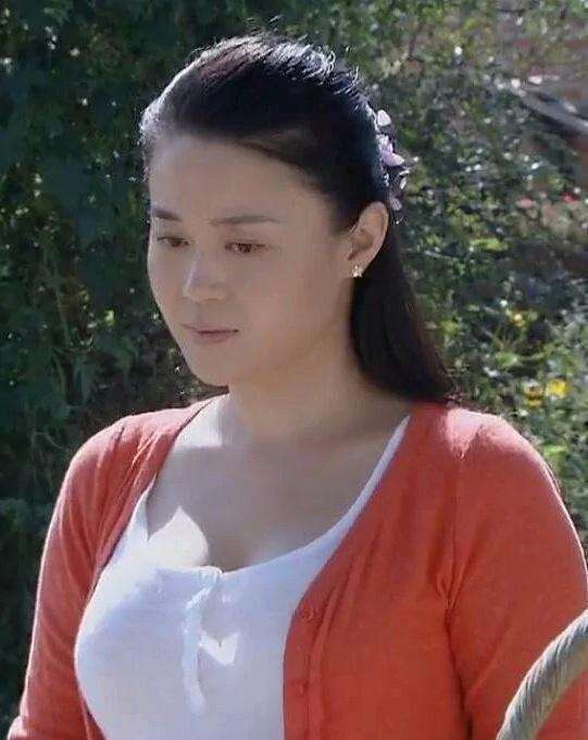 关婷娜:化妆师当演员,20多年低调演戏,一场无妄之灾让她愤怒
