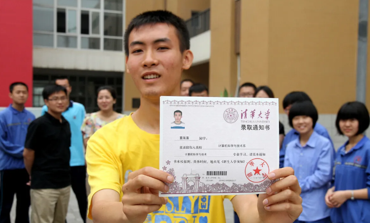 中山大学录取通知书采用状元红礼盒，内含惊喜，网友：好羡慕