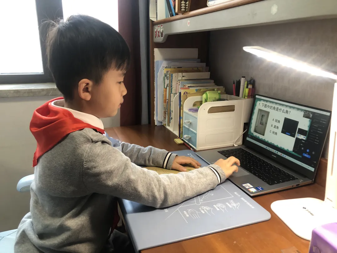 郑东新区文苑学校一二年级线上表现性评价：萌娃趣闯关 云端智慧行