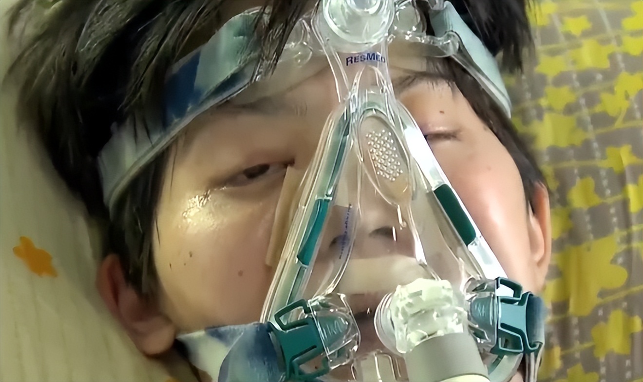 2017年女孩生命仅剩几小时，父亲含泪请求母亲相见，母亲：没必要