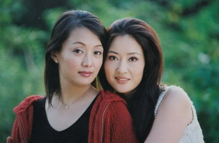 2000年,作家池莉更是以吉庆街卖鸭脖的老板娘刘琼为原型创作了小说