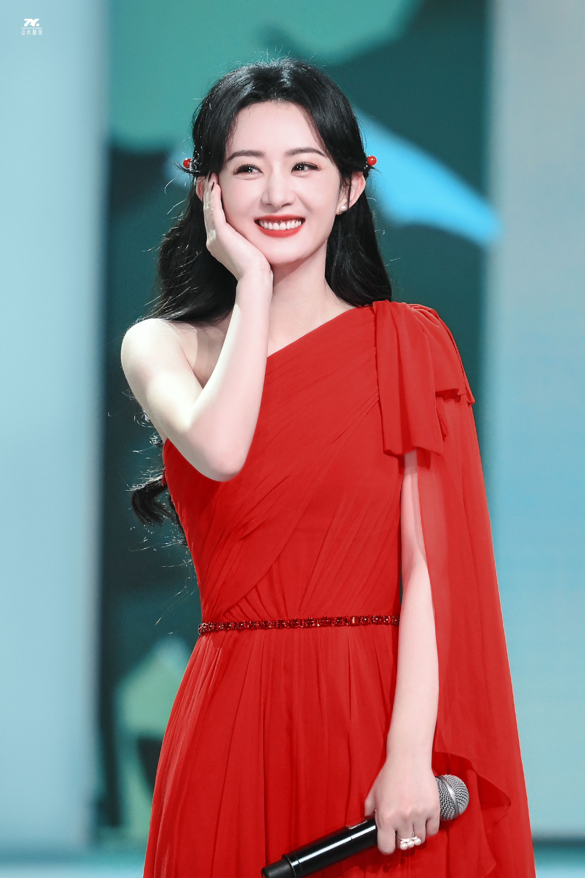 卫视春晚女星造型:赵丽颖最高贵,杨幂最典雅,关晓彤最娇媚