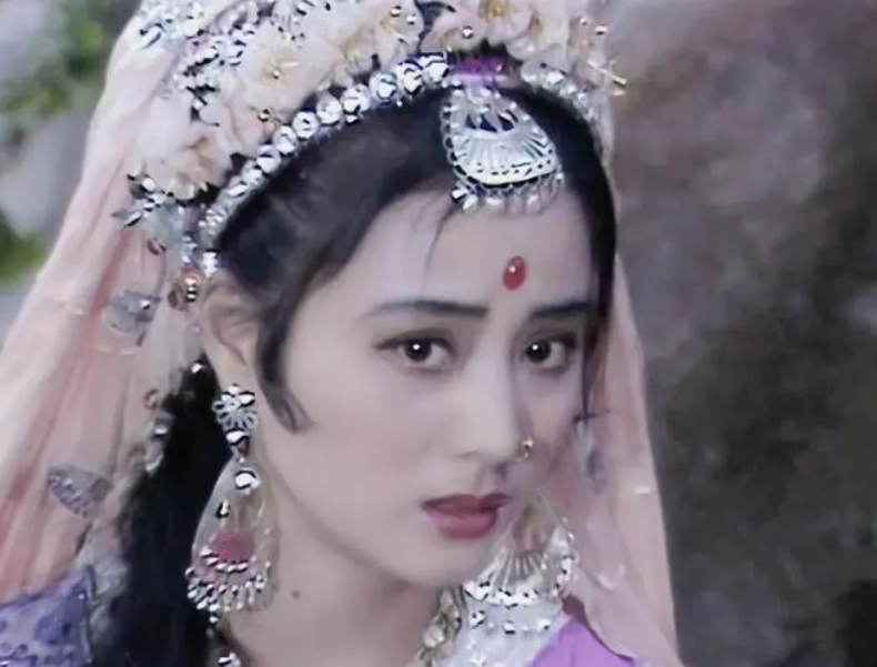 26岁离婚，34岁二婚嫁给犹太富商却两个月见一次面，李玲玉如何了