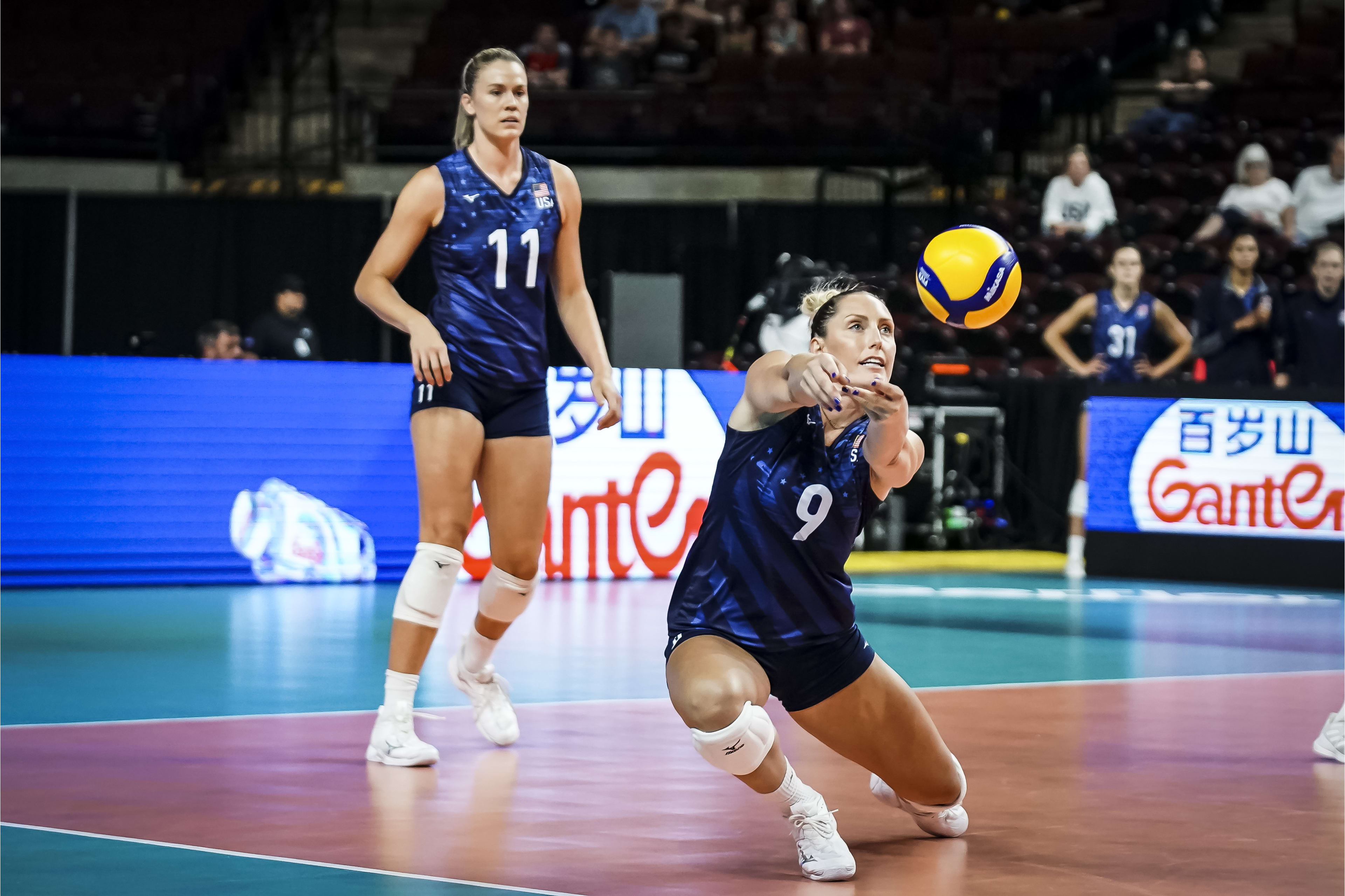 女排世界杯美国队与荷兰队比赛(日本女排3比0爆冷战胜美国,四战全胜