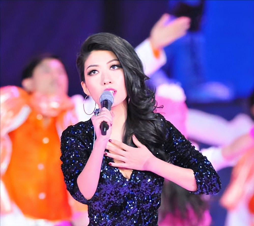 (曲婉婷委屈洗白:没靠母亲贪污留学 被迫退出中国国籍 网友:不要脸)