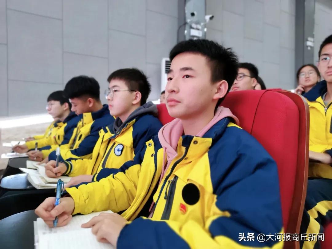 强化学生自主管理 促进规范精细提升——商丘工学院附属兴华学校召开初中部学生干部培训会议