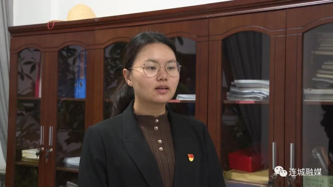 連城縣廣大黨員干部熱議《抗疫一線黨旗紅——連城縣抗疫紀實》專題片