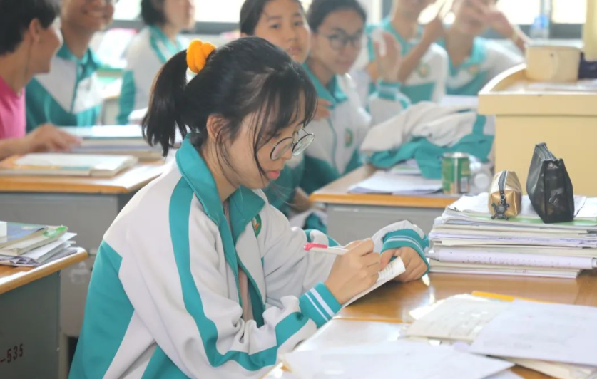 初中学习不宜用力过猛？班主任给出答案，过度刻苦可能会后劲不足