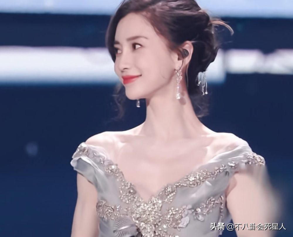 肋骨凸出、青筋暴起？这些女星看脸貌美如花，一露就“灾难”