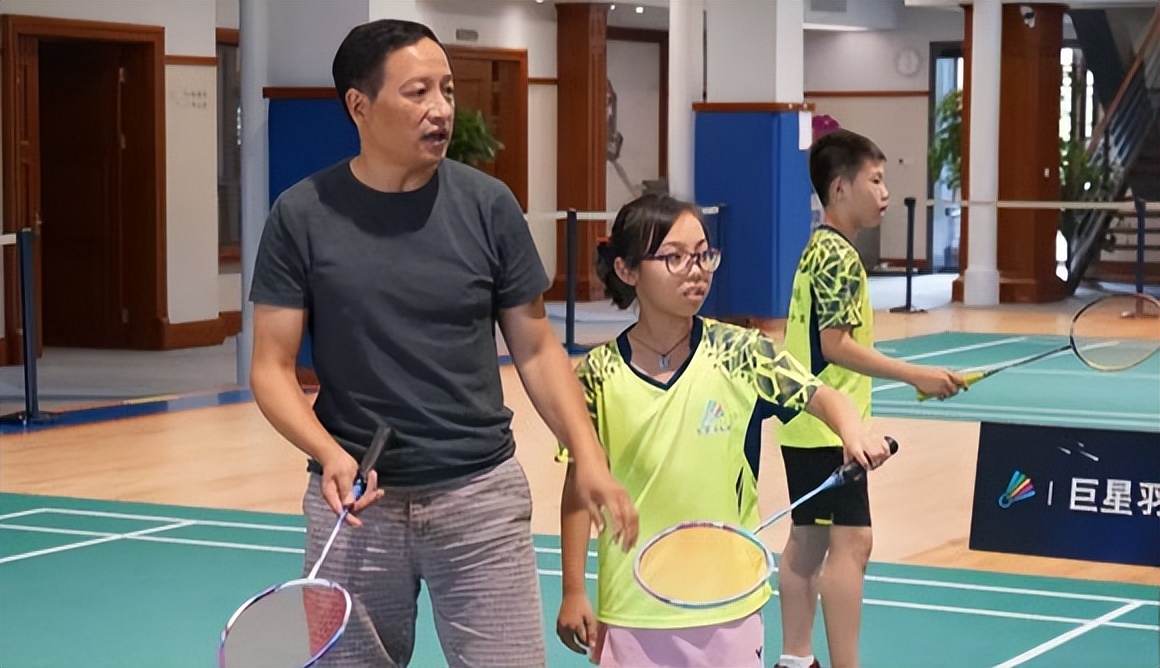 世界羽毛球四大天王分别是（他是羽坛“四大天王”，退役后无奈远走海外，与妻子大半生分居）