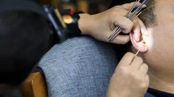 常常会耳朵瘙痒难受？医生提醒：别大意，警惕是3种问题在作怪