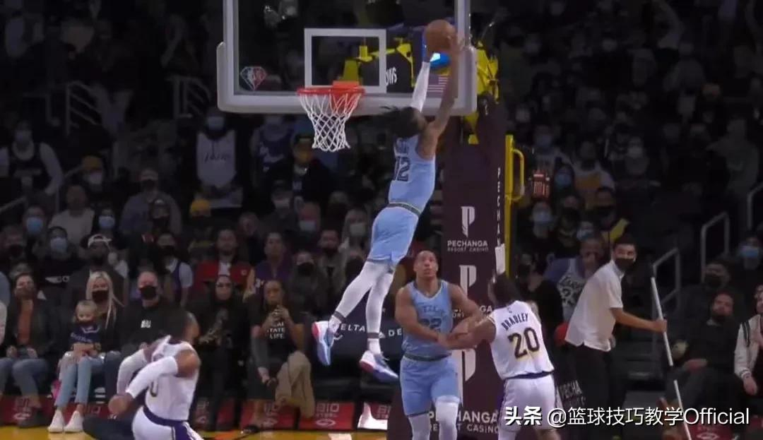 为什么nba封盖打手(莫兰特逆天封盖引爆网络！令湖人功臣上热搜，科比夸张表情成经典)