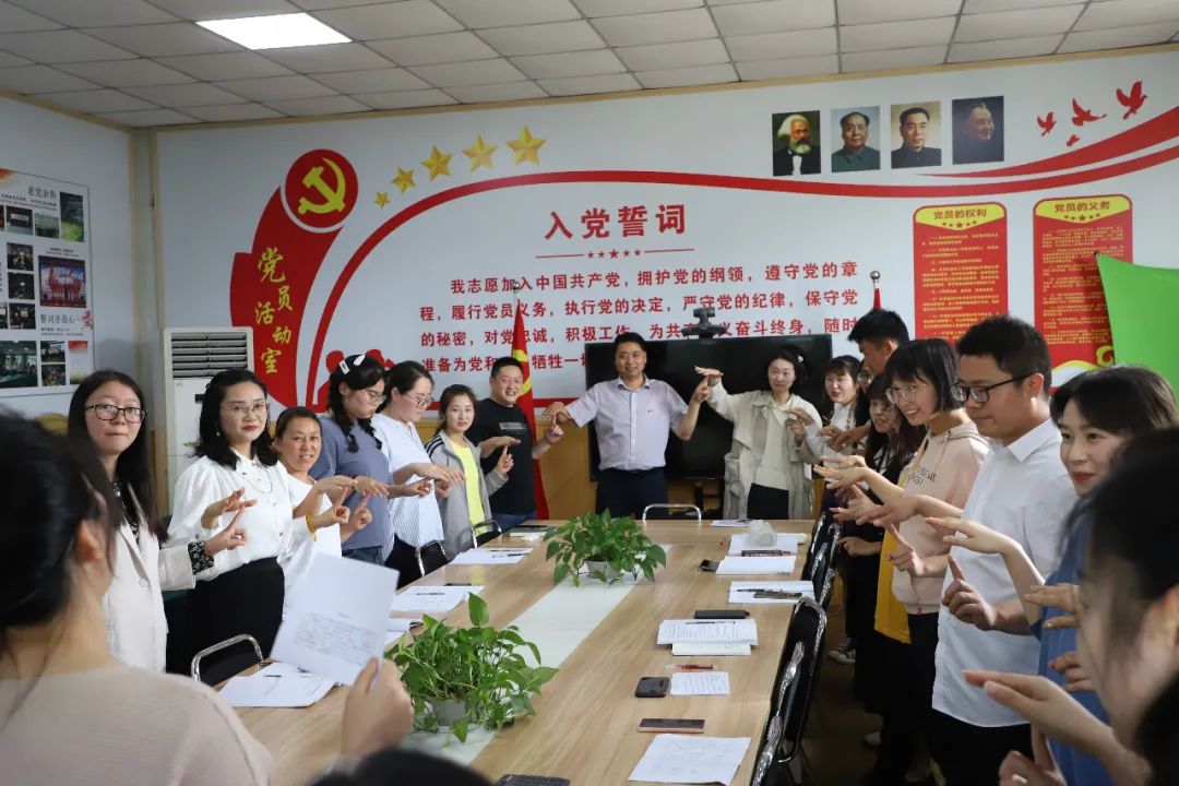 煎茶小学绿荫讲堂第二组举办“读经典，扬初心”绿荫讲堂读书会