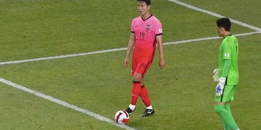 2014巴西世界杯韩国(韩国1-5巴西！02世界杯险重演：裁判两次无视犯规 VAR均改判点球)
