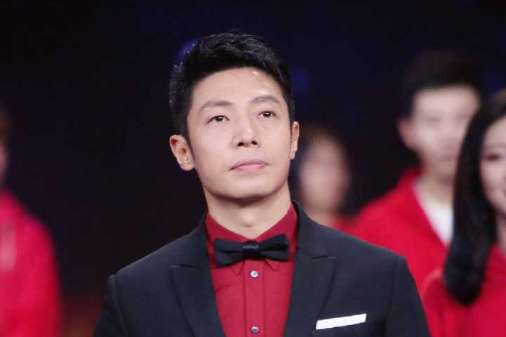 又一主持人翻车！直播中途情绪失控，发飙怒斥你指啥