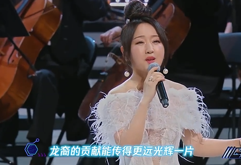 网络视听盛典最惊艳女星：张小斐颈，金晨飒爽，热巴雍容华美