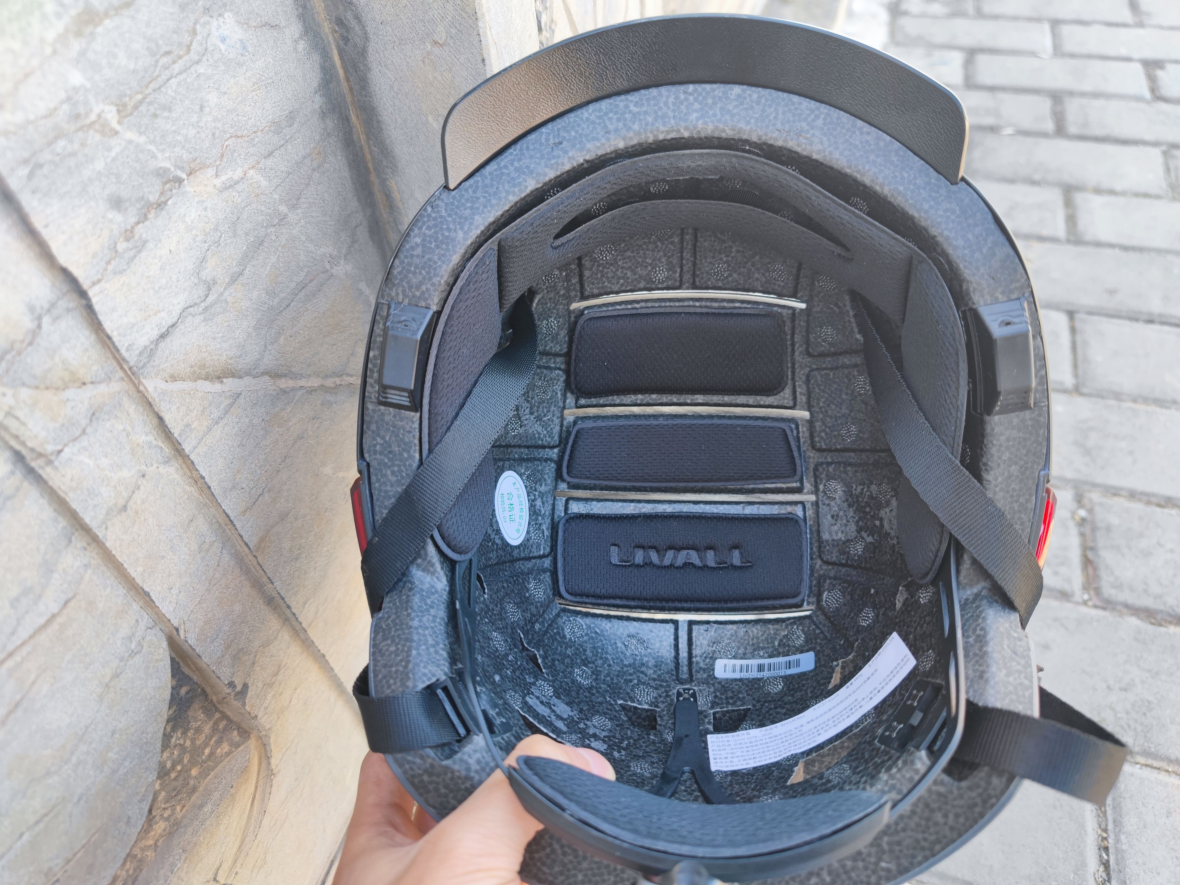 Helmetphone智能头盔：摔倒报警、SOS自动求救