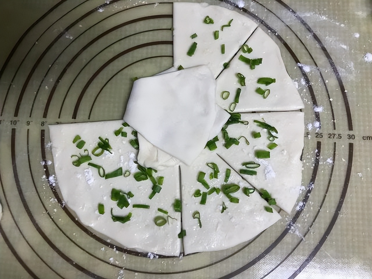 图片[10]-【葱花饼】做法步骤图  酥香层又多 凉了也不硬-起舞食谱网