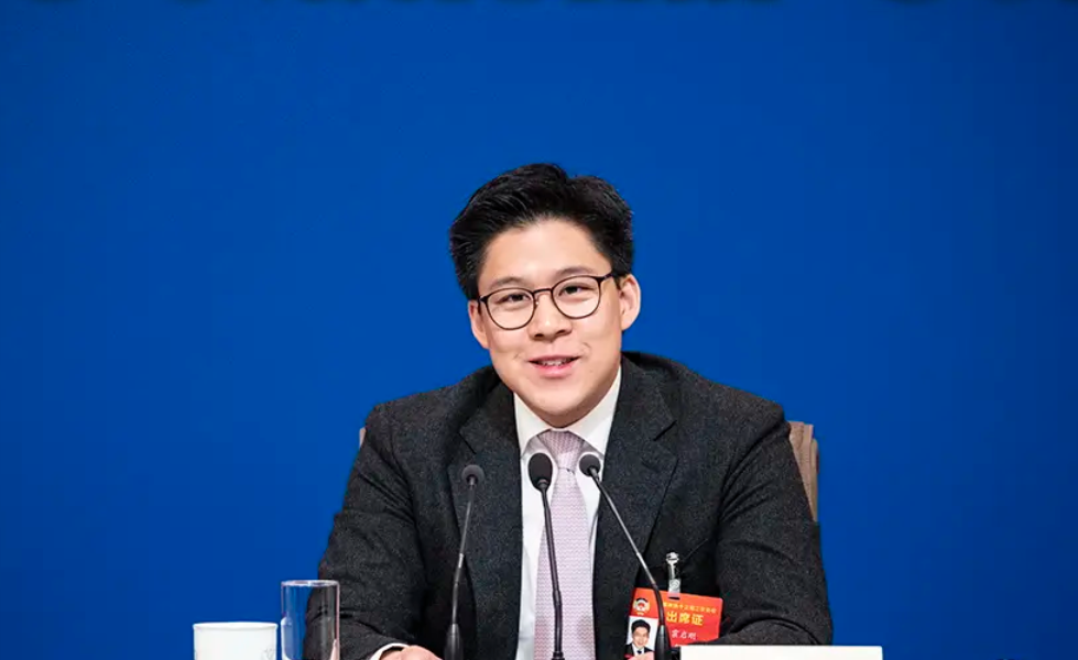 霍启刚个人资料(霍启刚在香港开宾利飞驰,在内地却很低调,只买了台