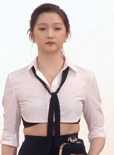 关晓彤又又又丑上热搜,这次真土出新高度