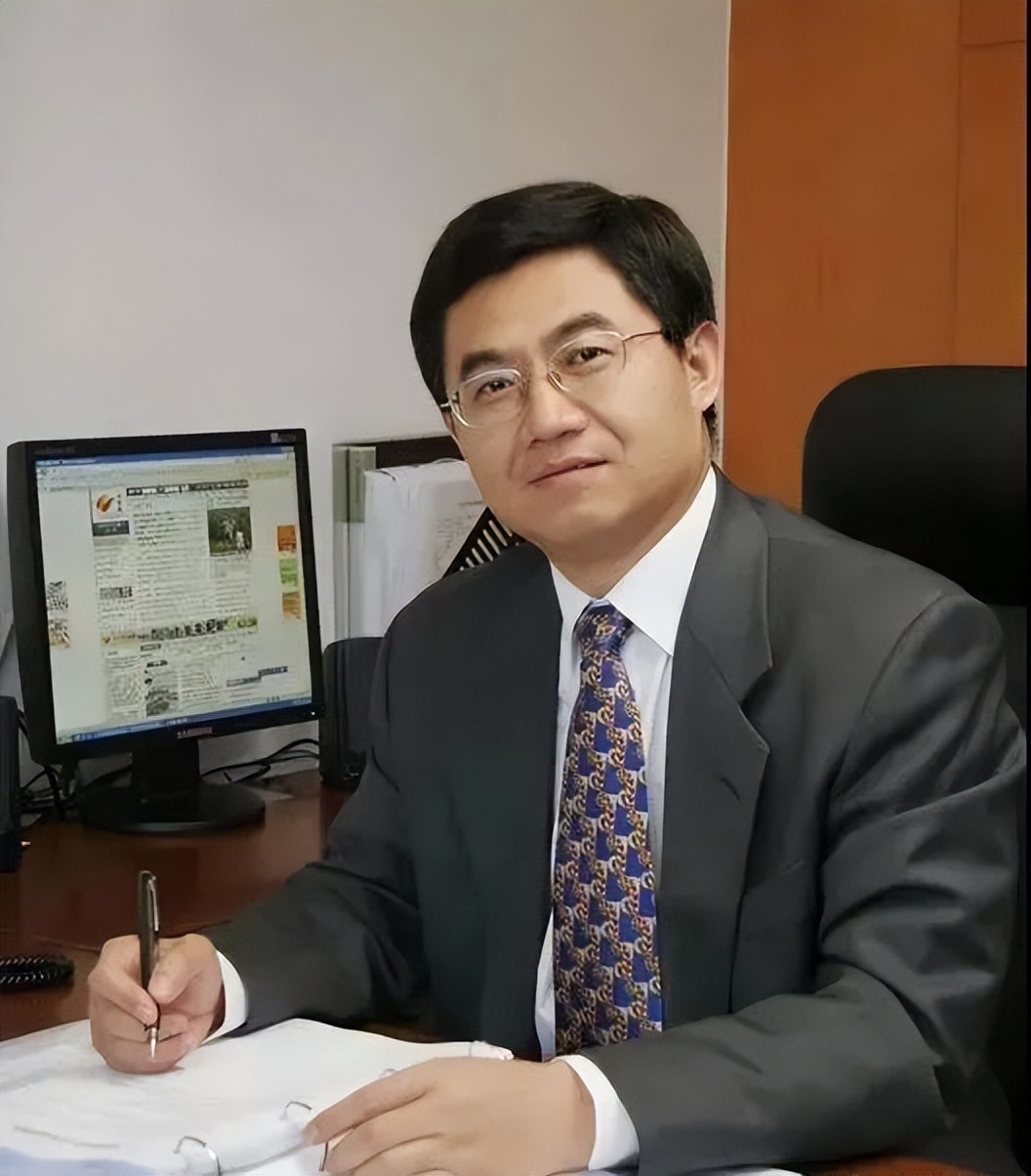 赵宗彪:丰富细节再现大家形象——读徐可《仁者启功》