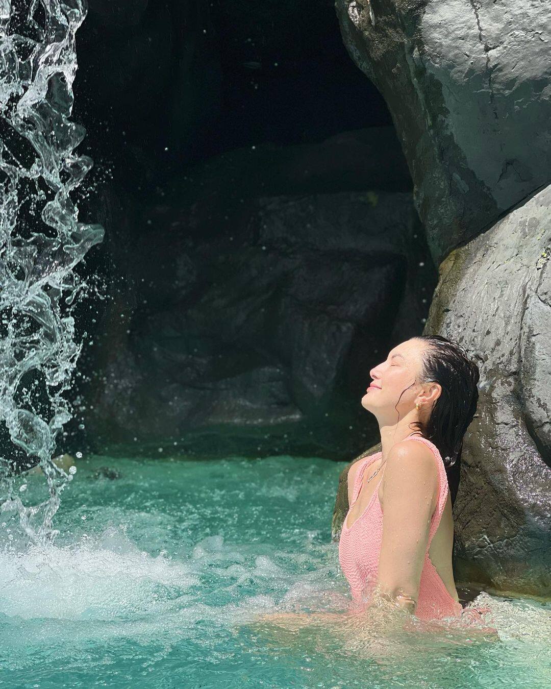 丹妮拉·格拉翰也不吝啬于大晒美好身段,ig上不乏小背心,泳