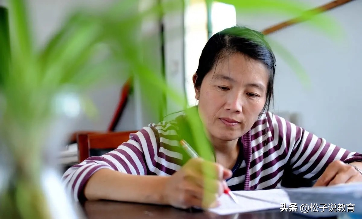 當(dāng)教研組長(zhǎng)評(píng)職稱有用嗎 教研組長(zhǎng)是學(xué)校中層嗎(圖2) 當(dāng)教研組長(zhǎng)評(píng)職稱有用嗎 教研組長(zhǎng)是學(xué)校中層嗎(圖2)